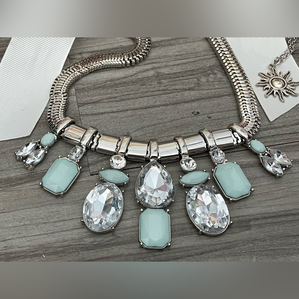 🔥SQ🔥🔥SUNDAY FUNDAY🔥 Silver and Turquoise Blue & Bling Statement Necklace✨ - Picture 5 of 9